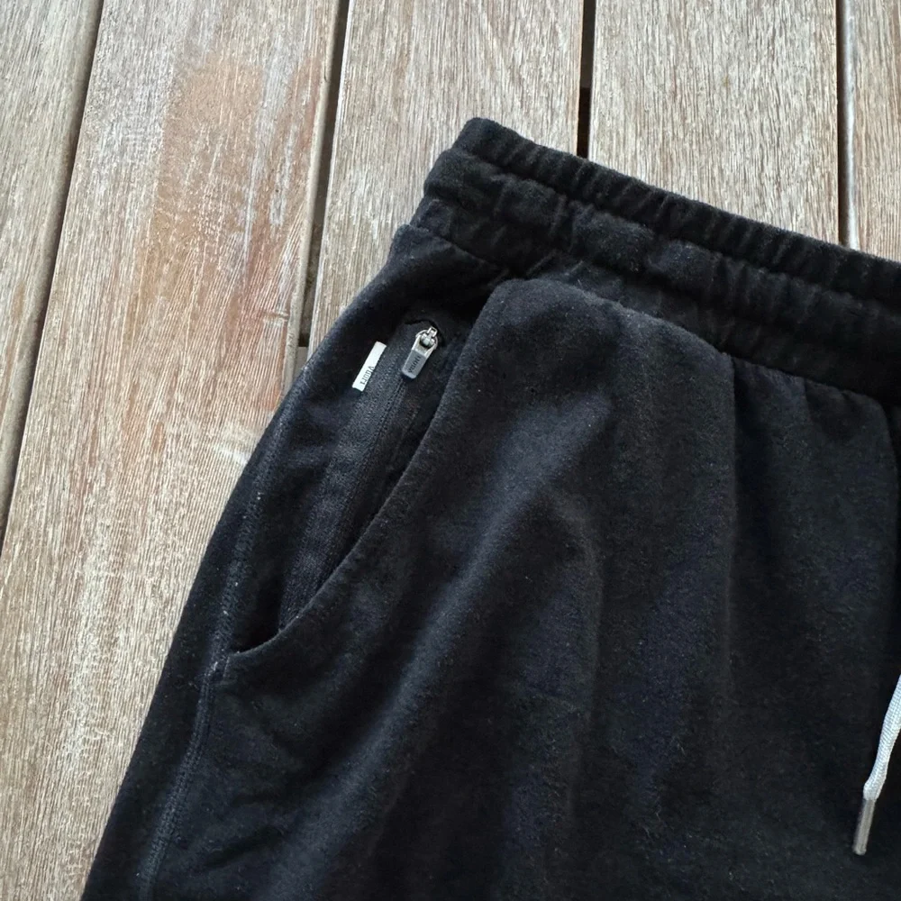 Vuori Ponto Short Black Heather 7” Inseam - Picture 3 of 6